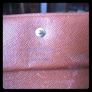 Vintage Louis Vuitton wallet, Its a genuine wallet